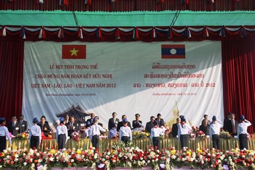  Mít tinh kỷ niệm truyền thống Liên minh chiến đấu Lào - Việt - ảnh 1